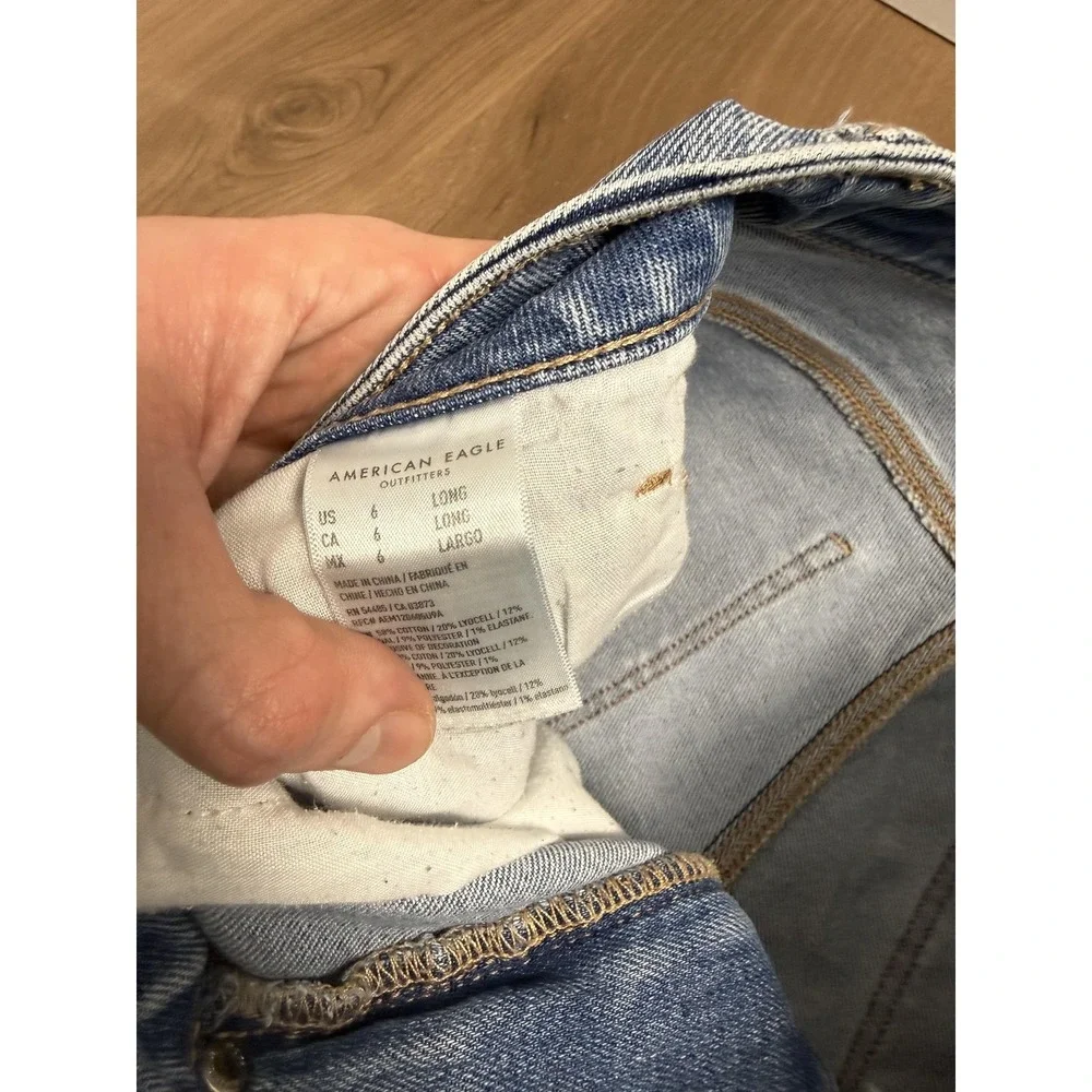 American Eagle Jeans Womens 6 Long Light Wash Blue High Rise‎ Mom Stretch Denim